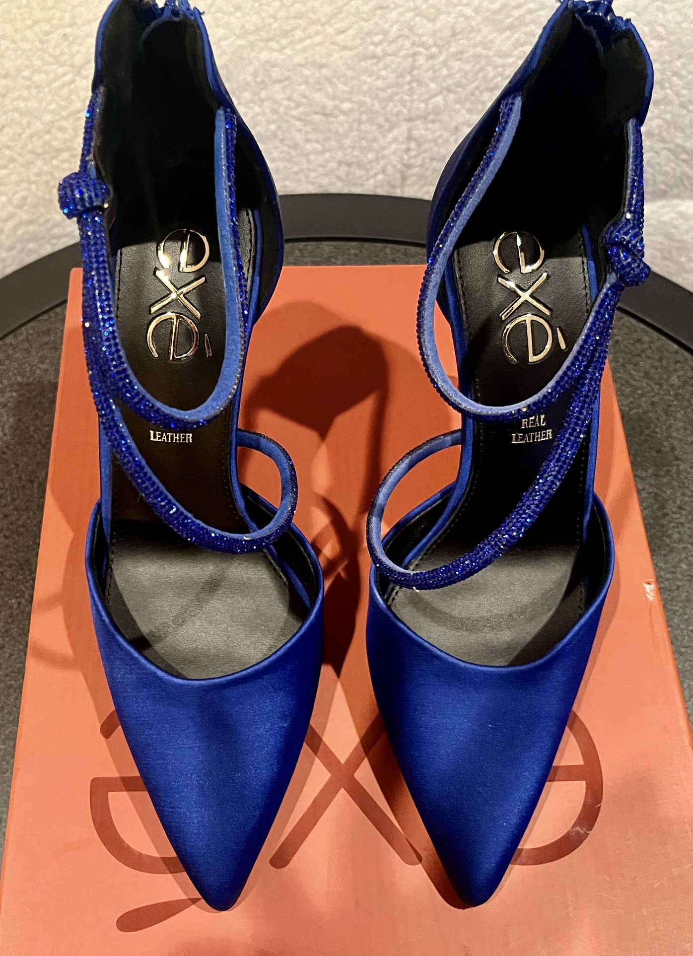 NWOT exe Electric Blue Jessica-985  4” Heels Size 37