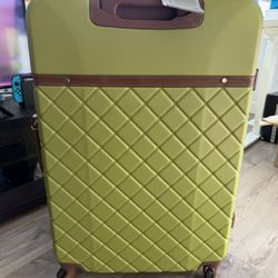 Large 28” Hard-Shell Luggage – Great Condition