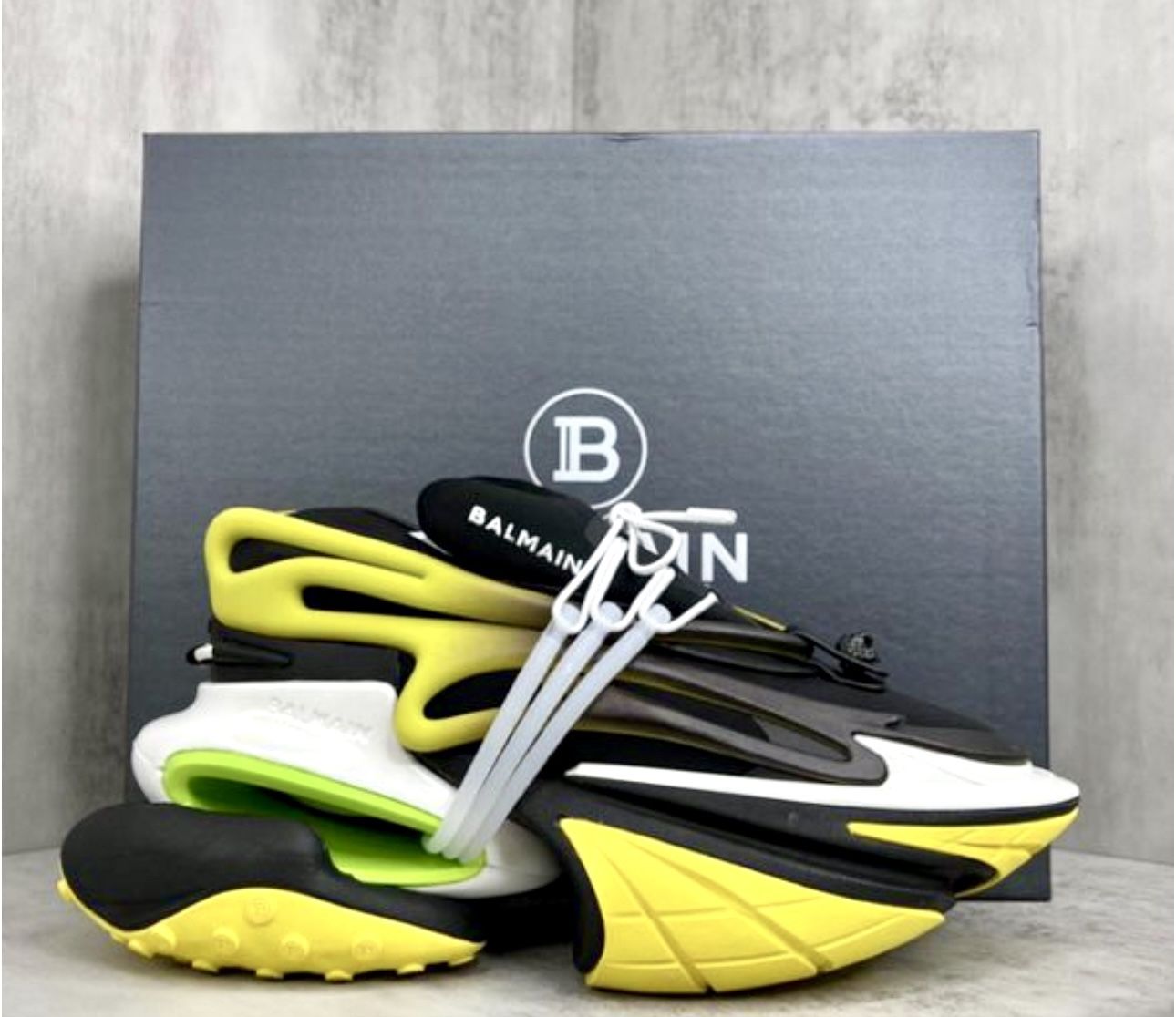 Balmain Unicorn Wave Trainer Size 12