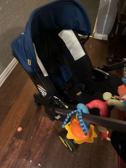 DOONA+ Car Seat and Stroller (35lb Weight limit ) with Base & Diaper Bag