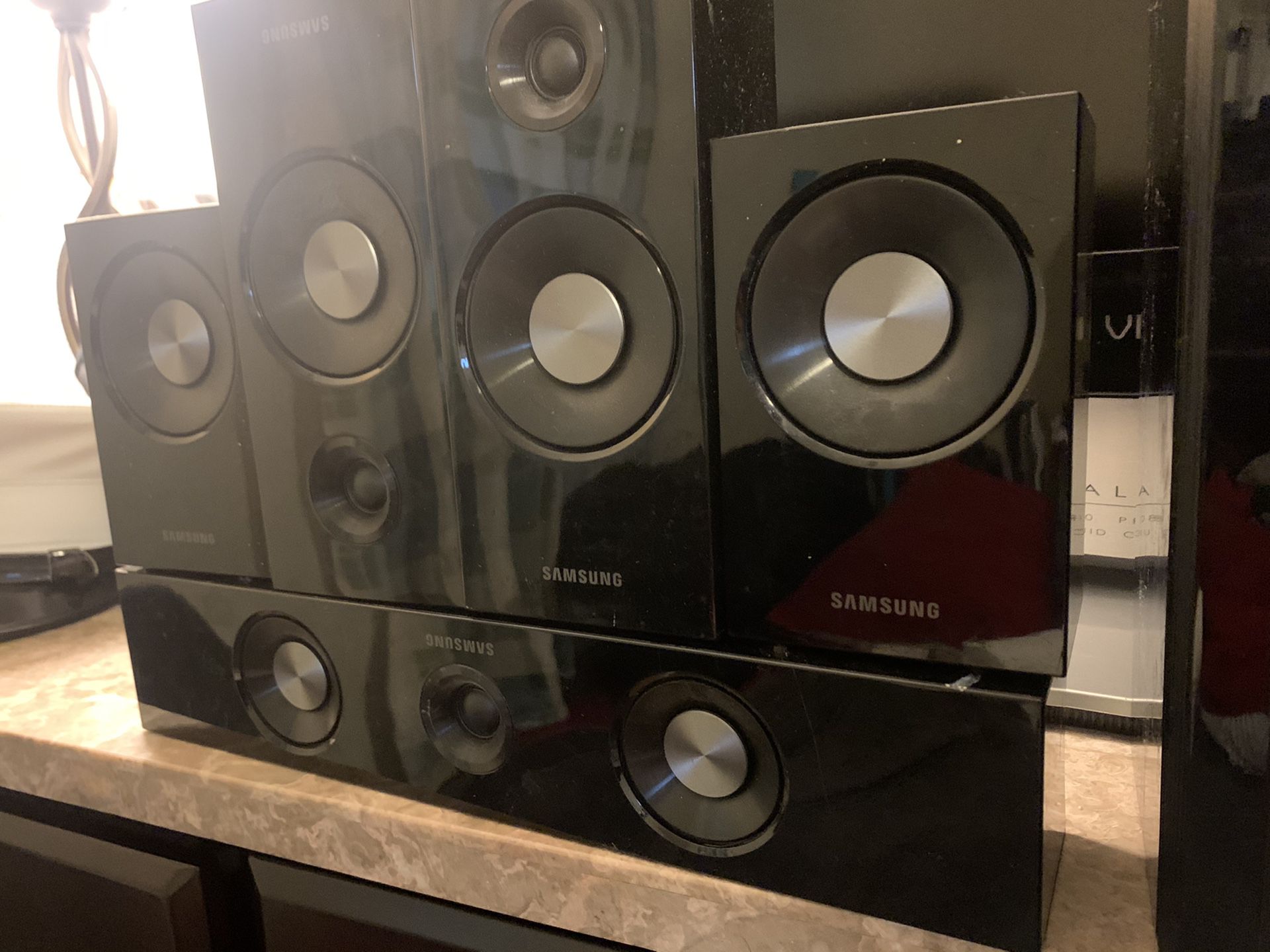 Samsung surround sound speakers 5.1 with subwoofer DVD player set