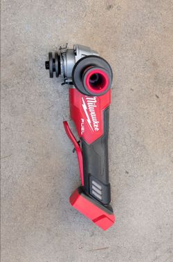 Milwaukee
M18 FUEL 4-1/2 Grinder (Tool-Only). 👉Not Negotiable -Offers will be deleted