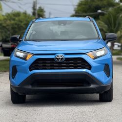 2020 Toyota Rav4 LE 