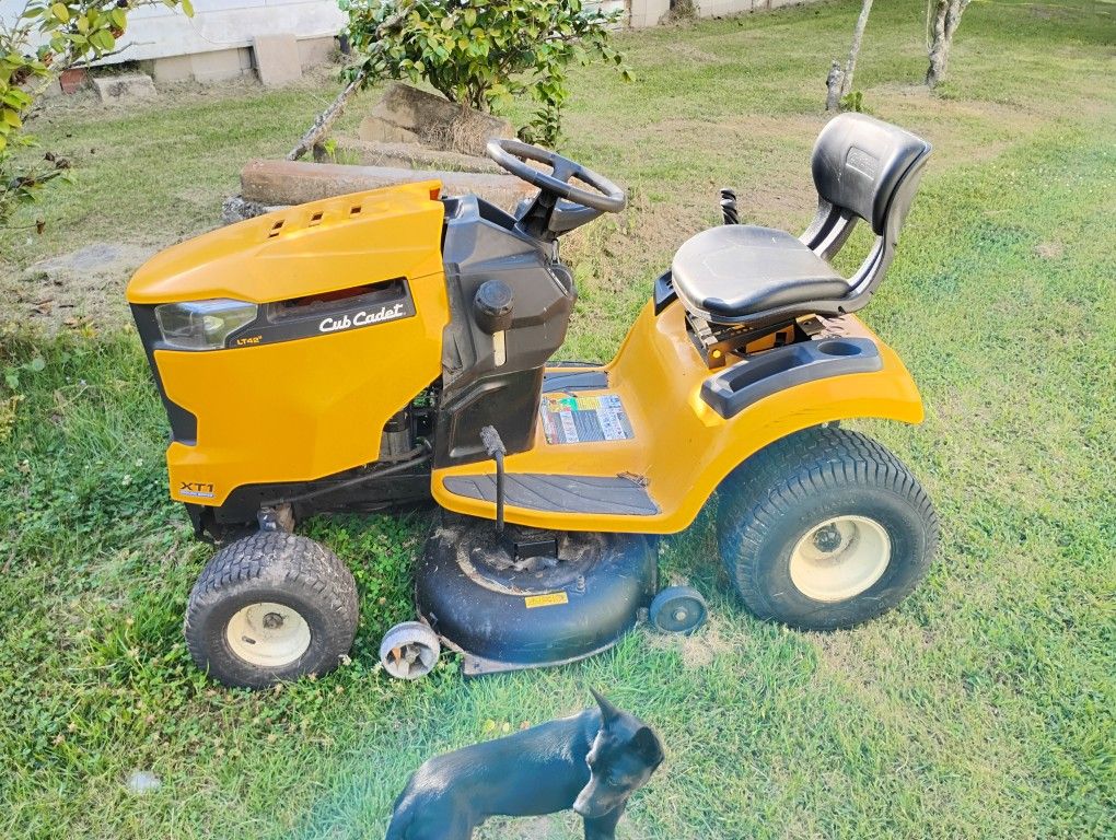 Cub Cadet Riding Lawn Mower