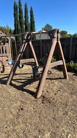 Kids play structure