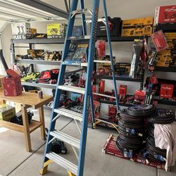 Werner 8 FT LDDER +250 lbs capacity fiberglass