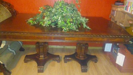 Comedor 150 nesecita reparar el pedestal lo compre en $1500