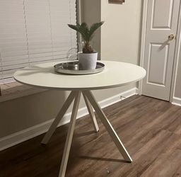 New White Saveta Round Solid Wood Dining Table