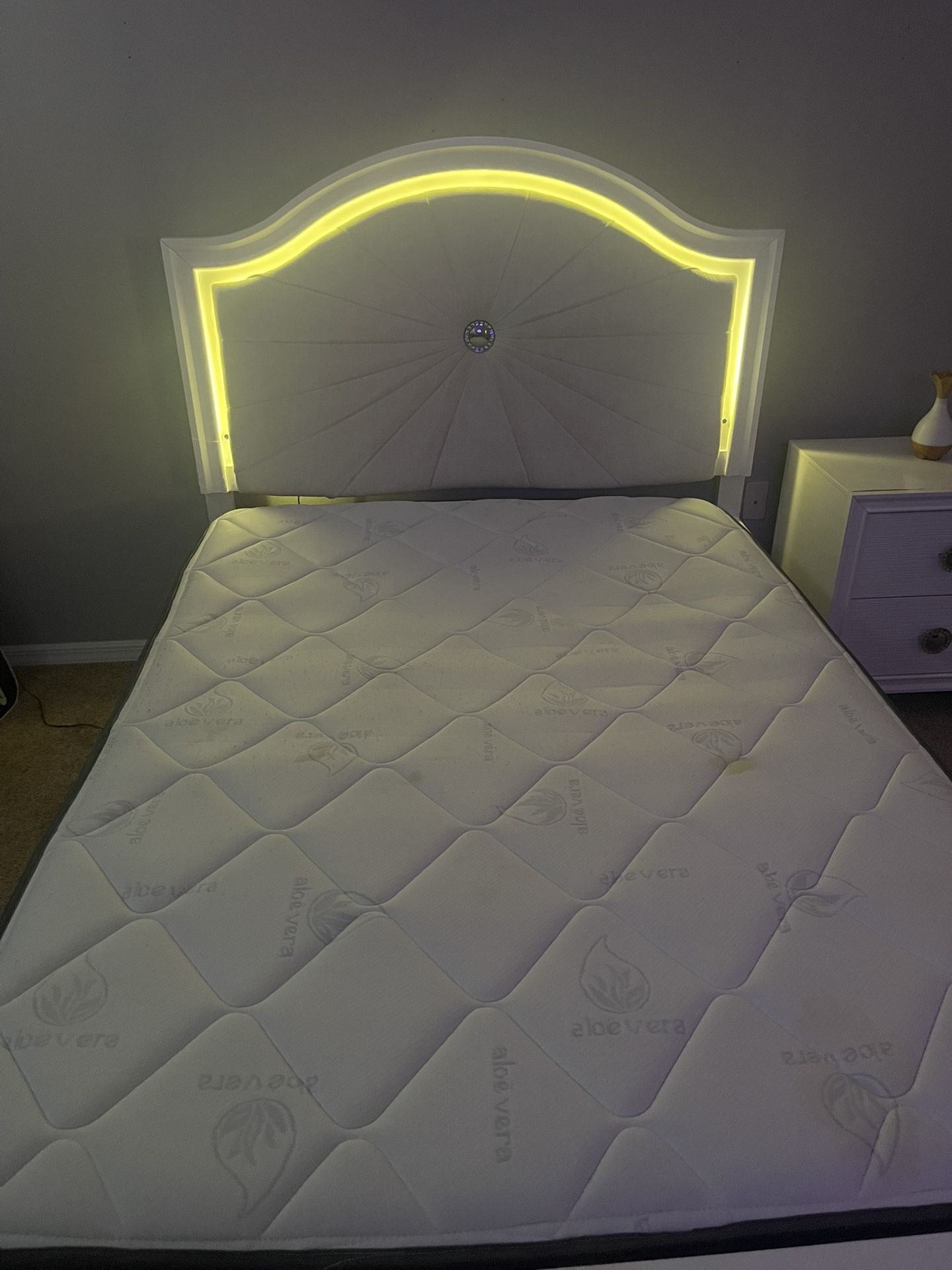 Full Size Bed Set