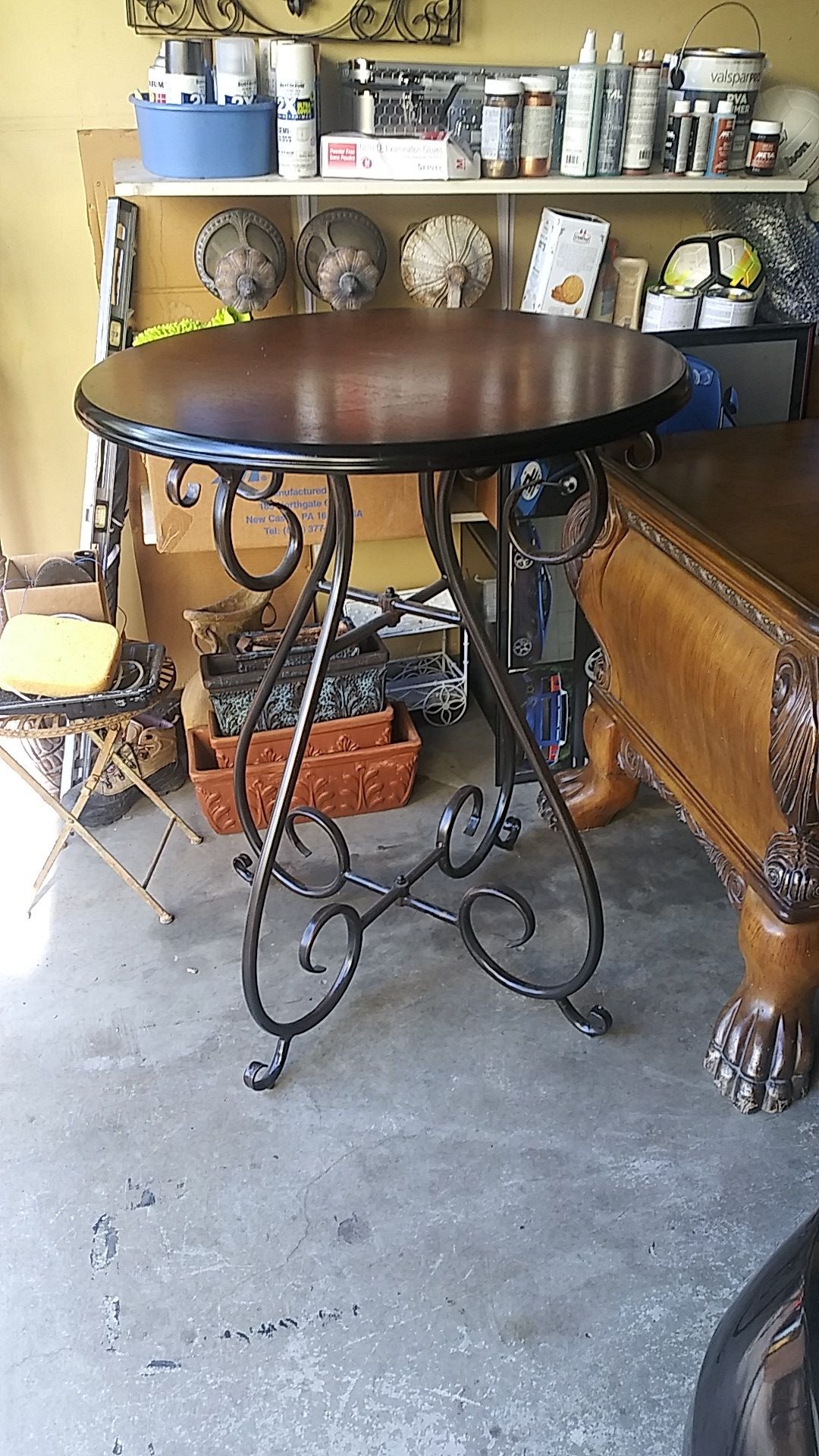 Table metal and wood nice