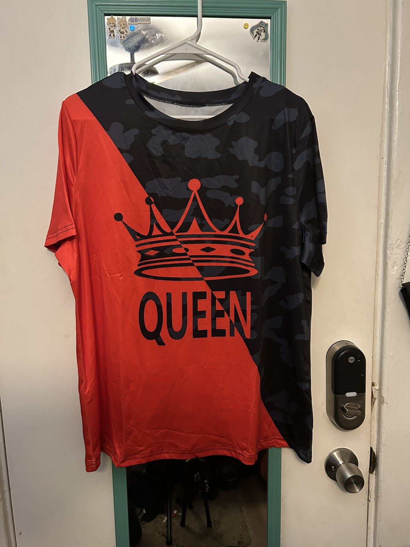 Women's Queen Colorblock T-Shirt & Pants Set