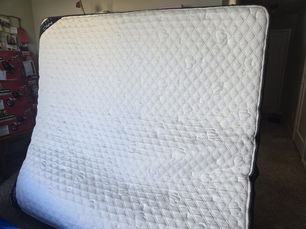 PUFFY KING SIZED MATTRESS