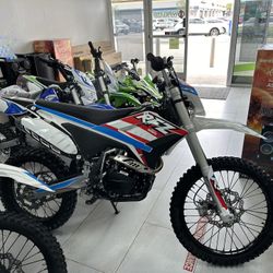 Apollo RFZ 250CC Dirt Bike Brand New! Finance For $50 Down Payment!! 