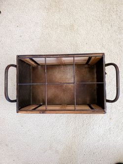 Wine bottle storage box