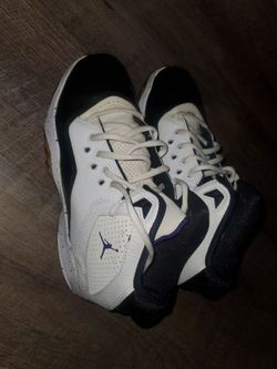 Jordan B'Loyal White Court Black Purple Boys Youth Basketball Shoes Size 5.5Y