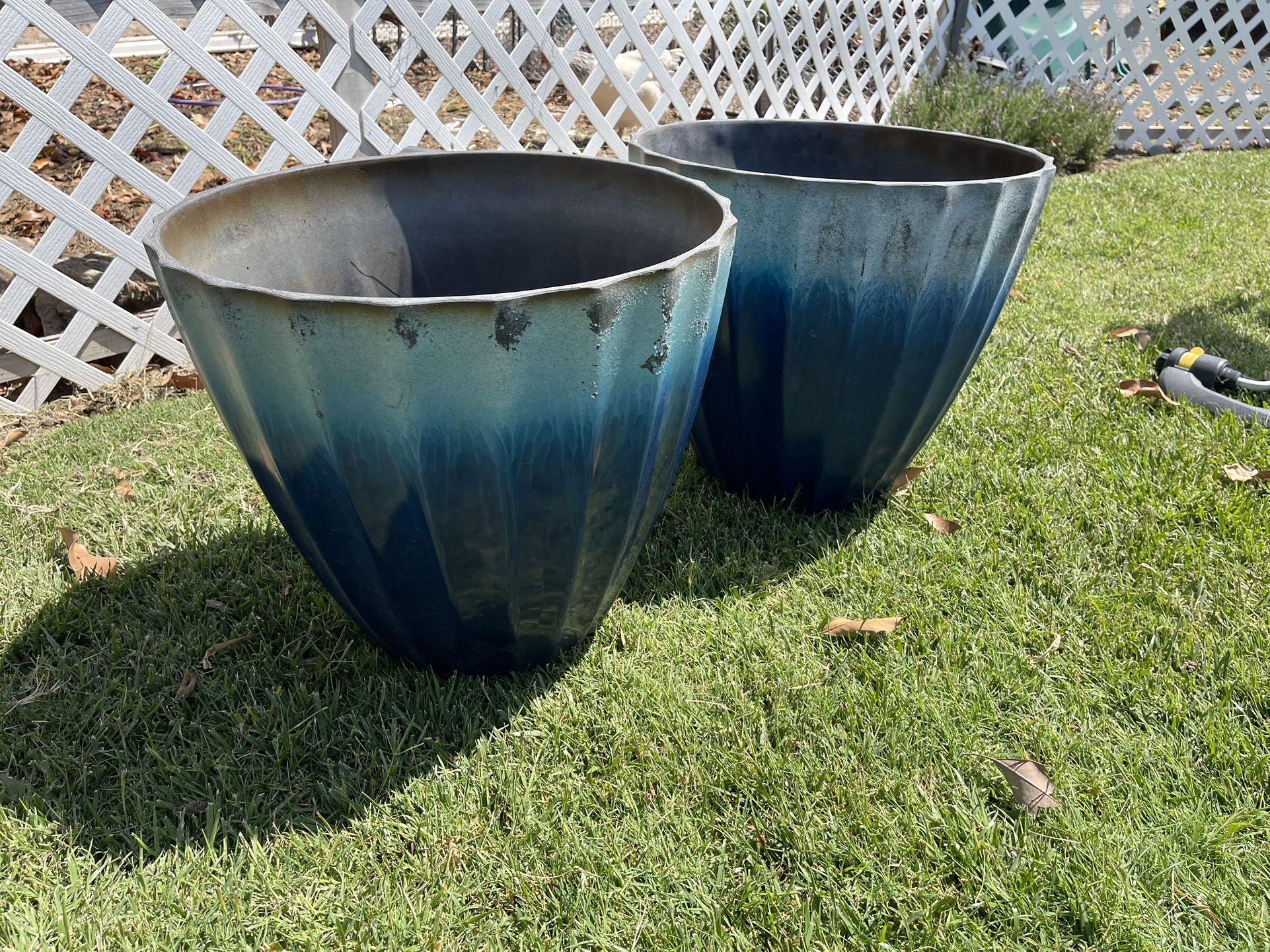 2 Round 19-in W x 18in H x Blue Recycled plastic Indoor/Outdoor Planter