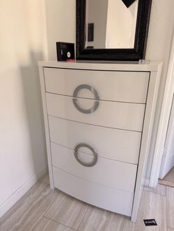 White Gloss 5-Drawer Chest Dresser