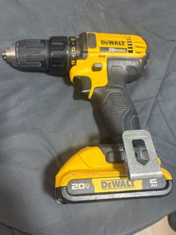 2 Dewalt Drill guns with 1 battery