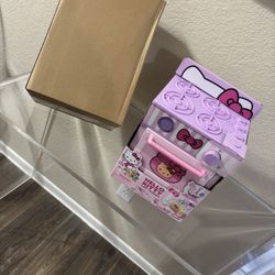 Hello Kitty® and Friends Oven. Mix & Make a Plush Best Friend! Place Your Dough in The Oven and Be Amazed When A Warm, Scented, Interactive, Plush Fri