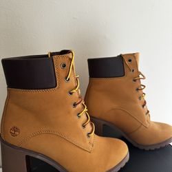 Woman’s Timberland Heel Boots 
