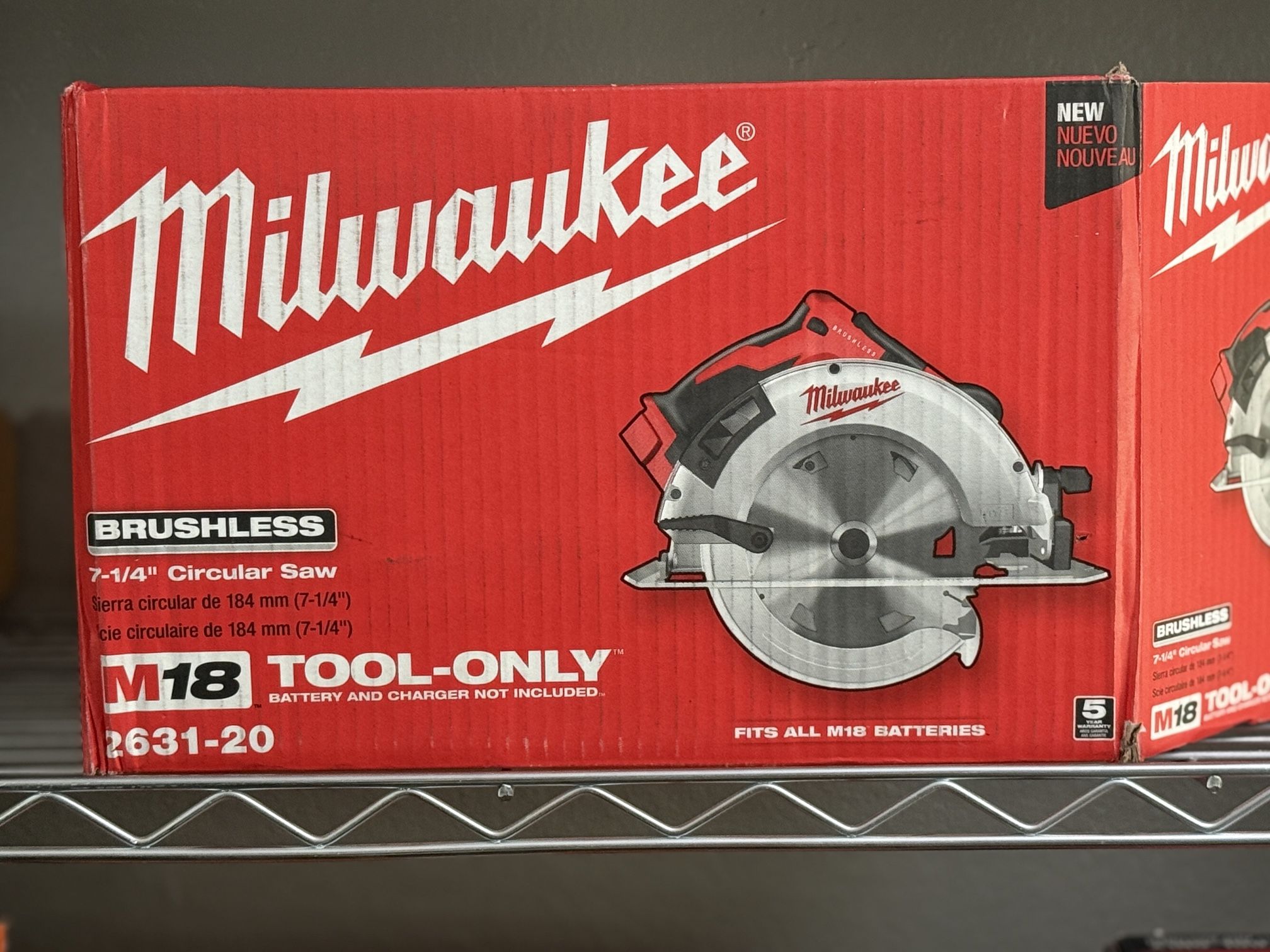 Milwaukee M18 18V Lithium-Ion Brushless Cordless 7-1/4 in. Circular Saw (Tool-Only) USED LIKE NEW