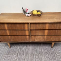 Mid-Century Modern Dresser/credenza