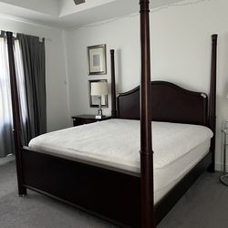 King Bed/ Wood King Poster Bed with FREE Floral Arrangement and DVD Player with 20 movies