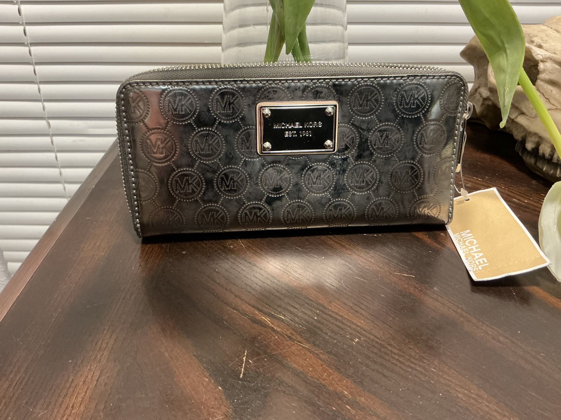 NEW WITH TAGS MICHAEL KORS WALLET