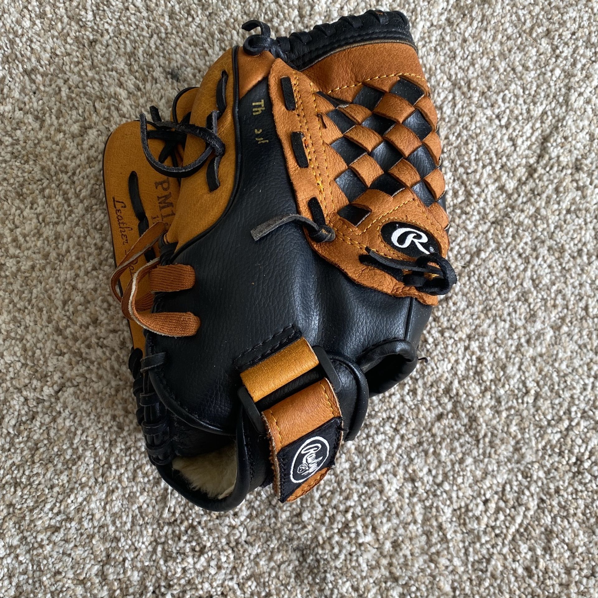 Rawlings Glove For Left Handed With 9 Baseballs