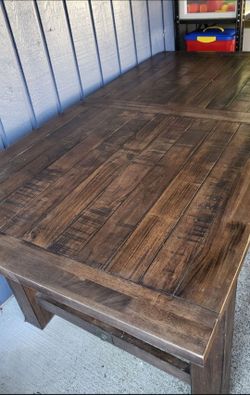 World Market dining table with extention, good condition