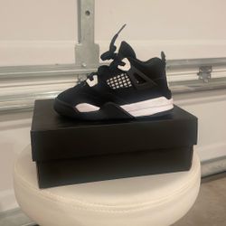 Black White Black Jordan 4