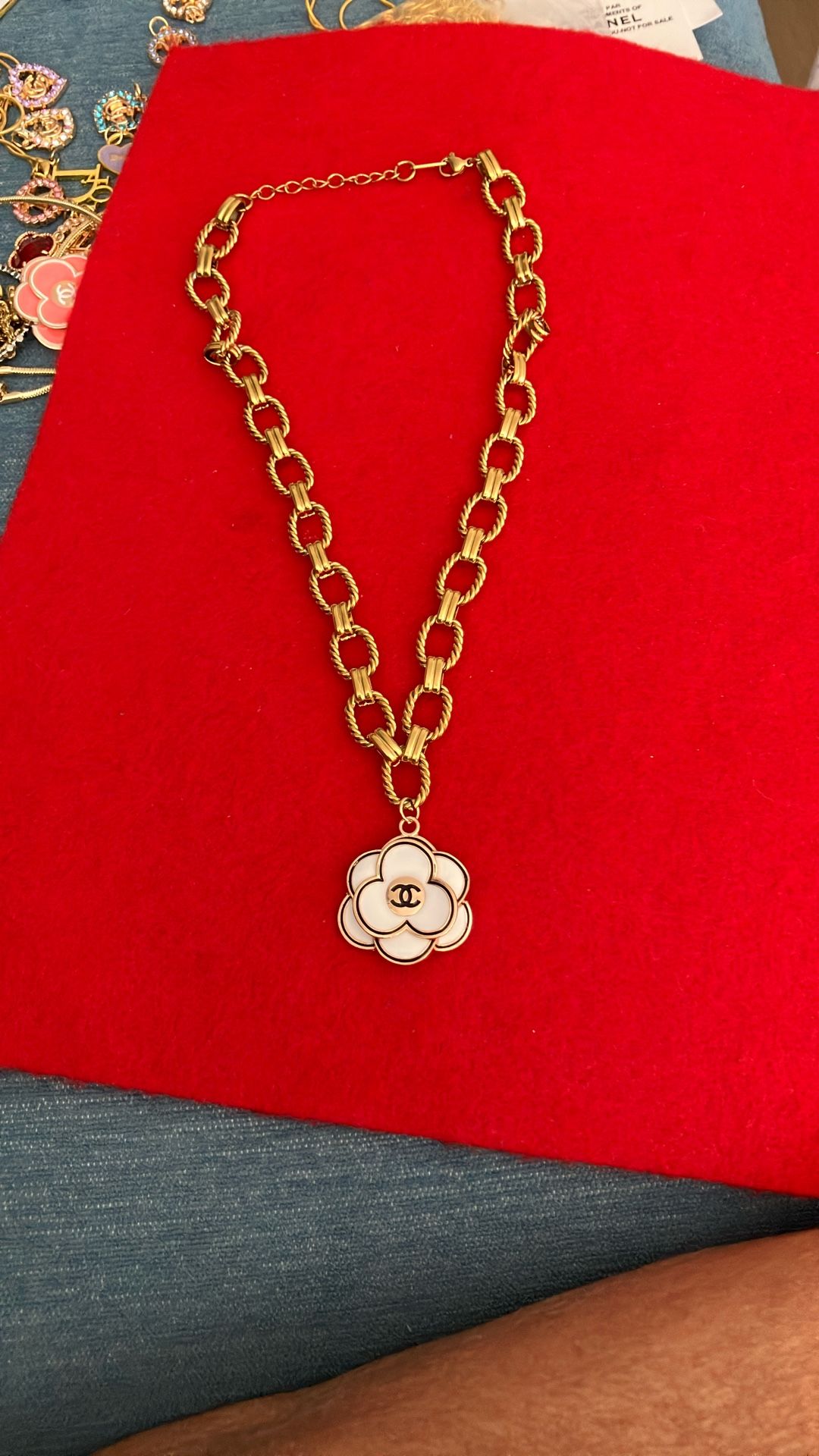 CC FLOWER NECKLACE