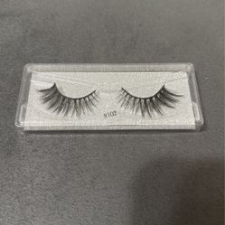 False Lashes #102