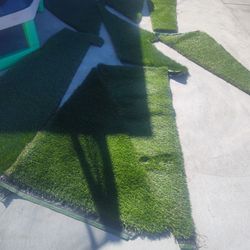 Free/Gratis Turf Grass Pieces 