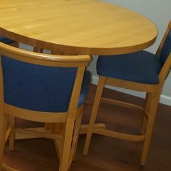 Dinning Table..Good Condition
