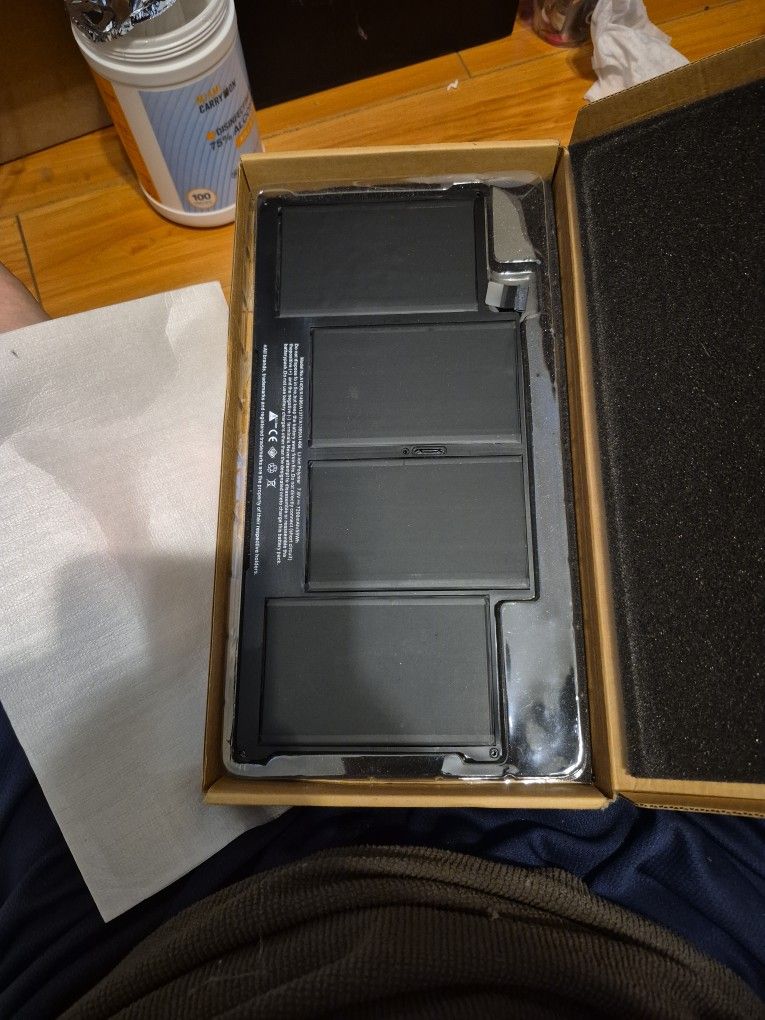 2015 Macbook Air 13 Inch Battery (Price Negotiable)