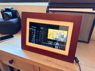 Digital Photo Frame with Clock and Calendar