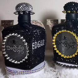 DECORATIONS FOR BOTTLES FOR PRESENTS, HOLIDAYS,GIFTS,ESPECIAL OCCASIONS WE CAN DECORATING LIKE YOU SAY FOR ANY QUESTION TEXT ME PLEASE SE HABLA ESPAÑO