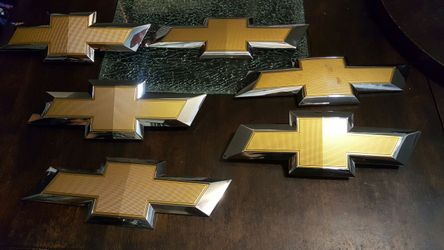Chevy Colorado emblem front and pack