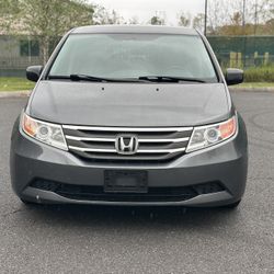 I Am Selling 2013 Honda Odyssey