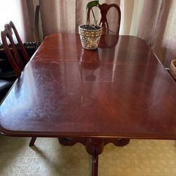 Real Wood Antique Table GREAT CONDITION 