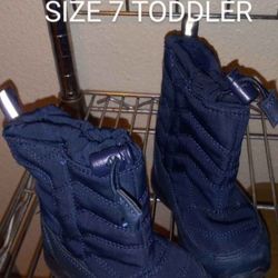FIRM IN MERCED‼️TODDLER SNOWBOOTS SIZE 7