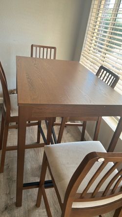 Comedor con 4 sillas