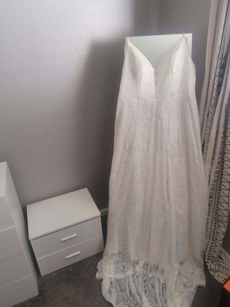 Lace Wedding Gown. Brand NEW. High Leg Slit