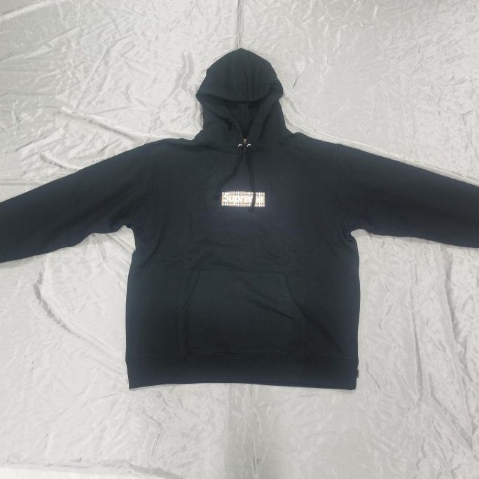 Supreme hoodies L/XL