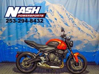 2023 Triumph Trident 660 Matte Baja Orange / Matte Storm Grey