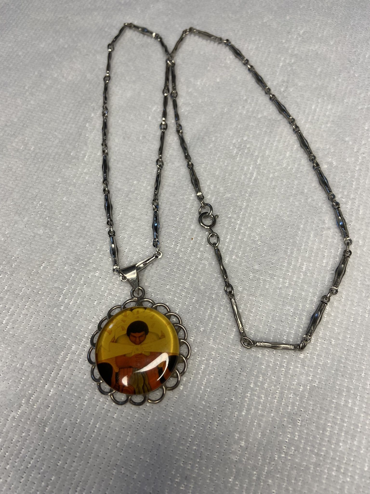 925 Silver Necklace The Pendant Is Silver 