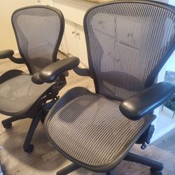 Herman Miller Aeron Chair Size B Fully loader Gray color fully loader erganomic
