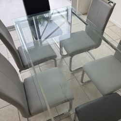 Dinning Table And Chairs 