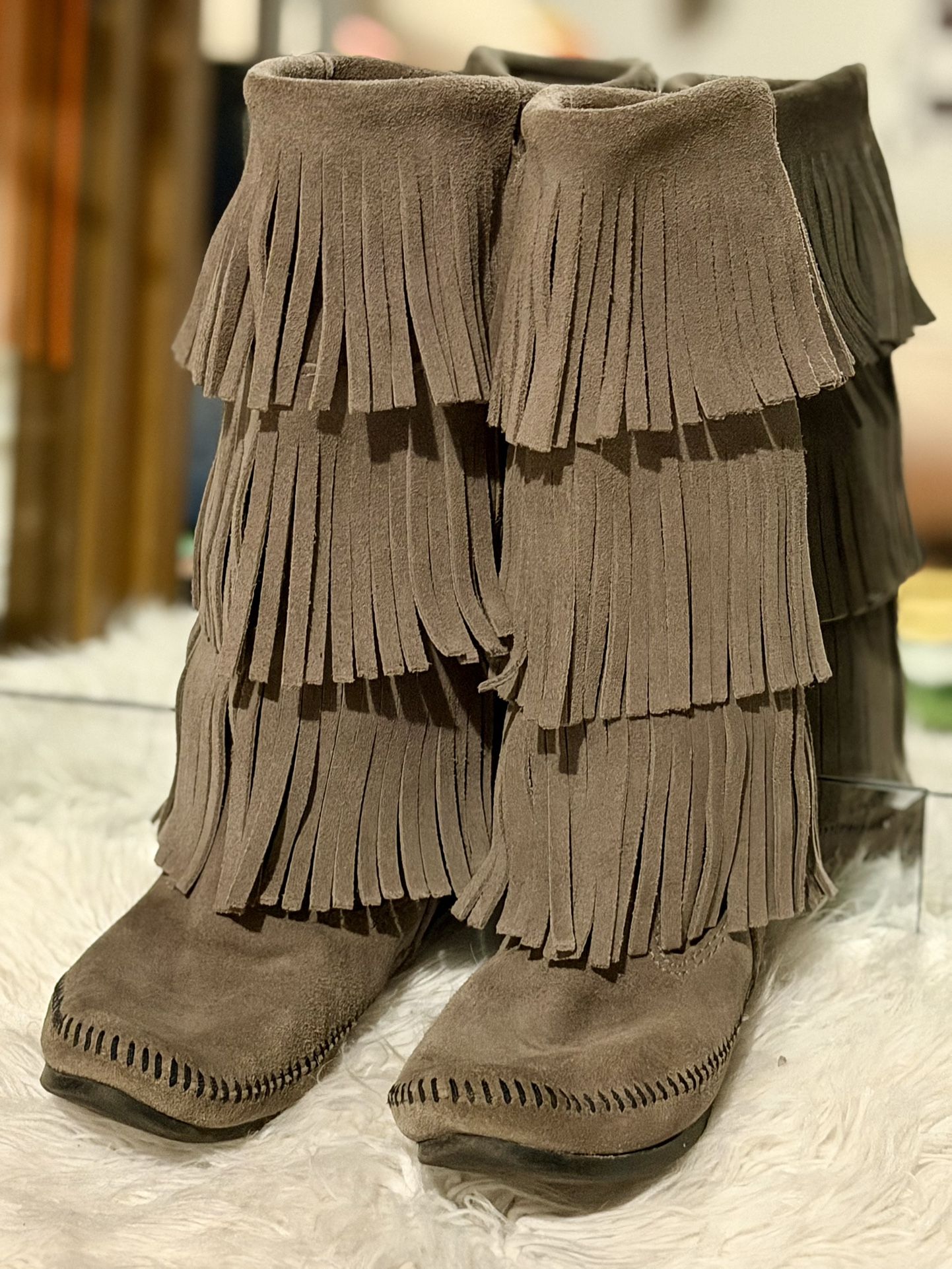 Minnetonka Grey Fringe Boots W6